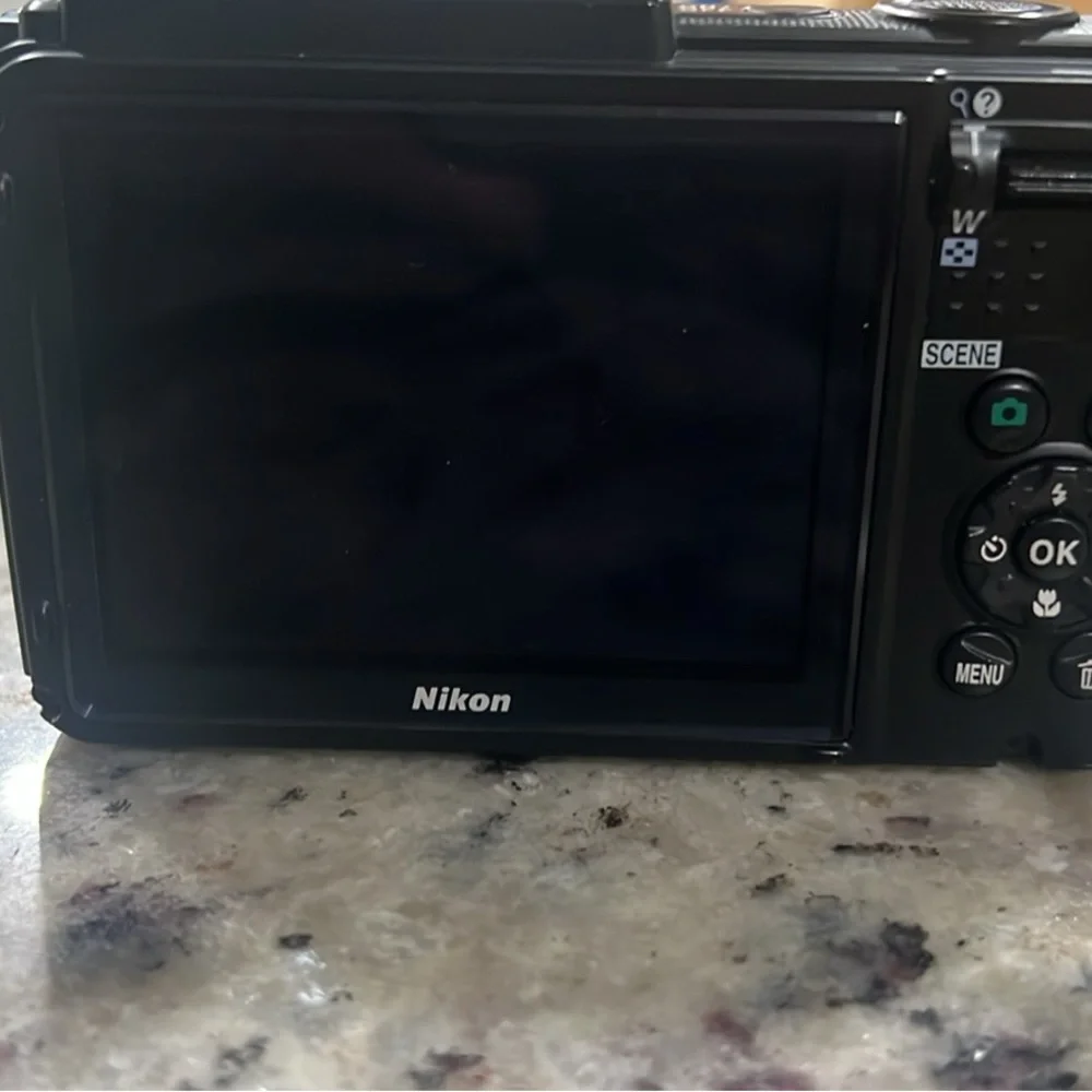 Nikon Coolpix 4K Compact Camera in Black - Picture 4 of 5